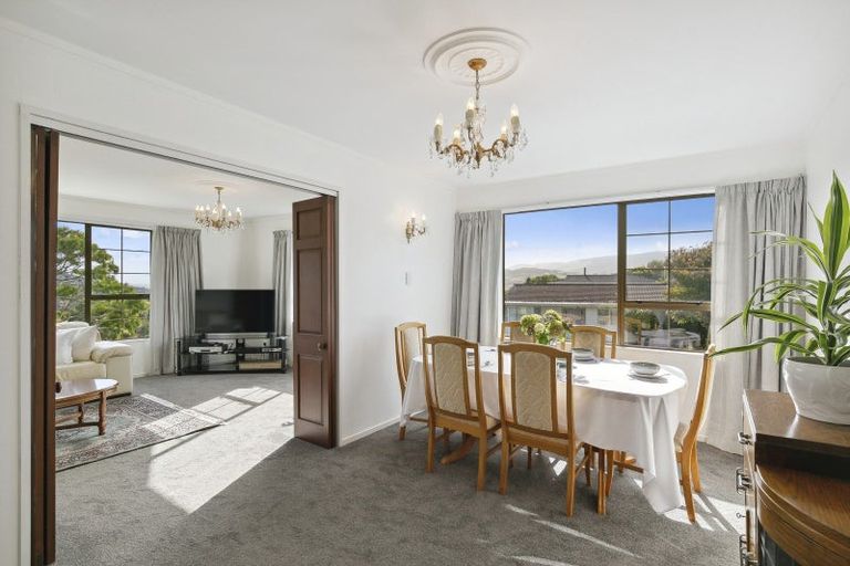 Photo of property in 1 Brasenose Place, Tawa, Wellington, 5028