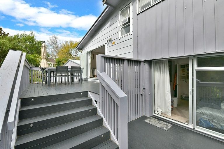 Photo of property in 38 Weatherly Road, Torbay, Auckland, 0630