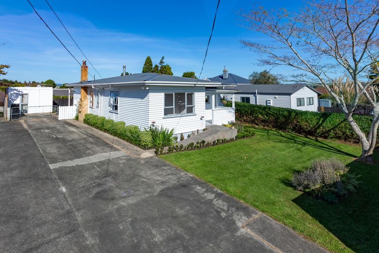 Photo of property in 11 France Street, Waiuku, 2123