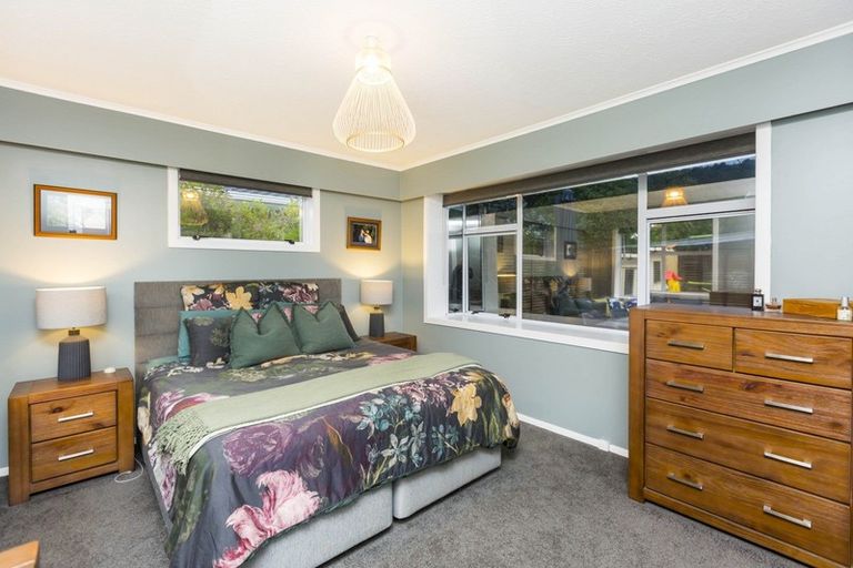 Photo of property in 46 Holdsworth Avenue, Trentham, Upper Hutt, 5018