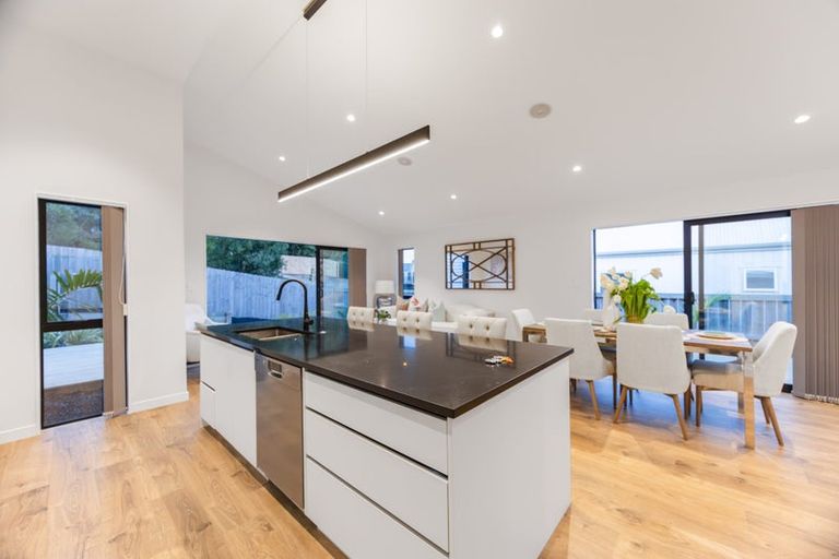 Photo of property in 40 Taikura Avenue, Red Beach, 0932