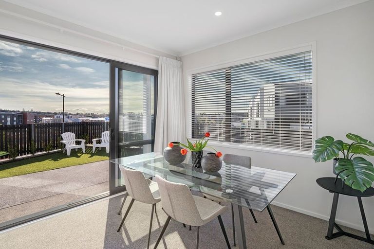 Photo of property in 1 Tuhono Lane, Northcote, Auckland, 0627