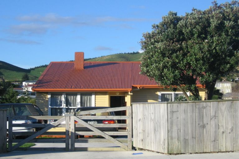 Photo of property in 165 Castor Crescent, Cannons Creek, Porirua, 5024