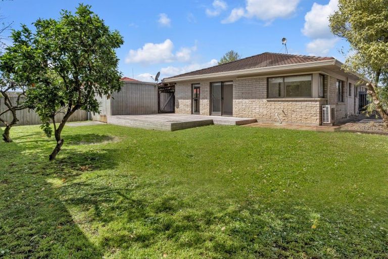 Photo of property in 2/125 Pigeon Mountain Road, Half Moon Bay, Auckland, 2012