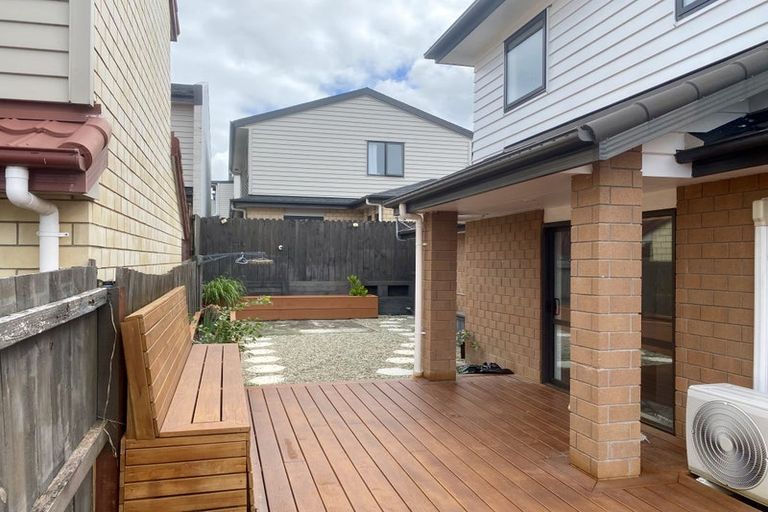 Photo of property in 10 Millcroft Lane, Ranui, Auckland, 0612
