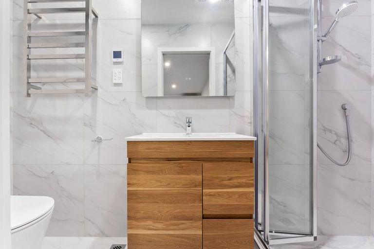 Photo of property in 37c Corunna Road, Milford, Auckland, 0620
