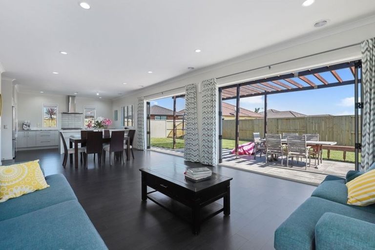 Photo of property in 92 Farringdon Avenue, Rototuna North, Hamilton, 3210