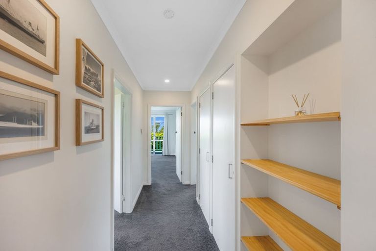 Photo of property in 4 Pekanga Road, Normandale, Lower Hutt, 5010