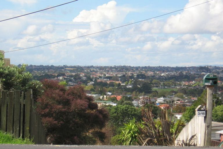 Photo of property in 1/16 Pleasant Road, Glen Eden, Auckland, 0602