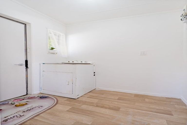 Photo of property in 9 Imperial Place, Henderson, Auckland, 0612