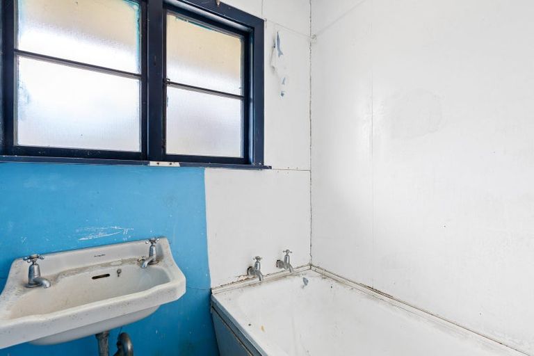 Photo of property in 15 Vancouver Crescent, Wainoni, Christchurch, 8061