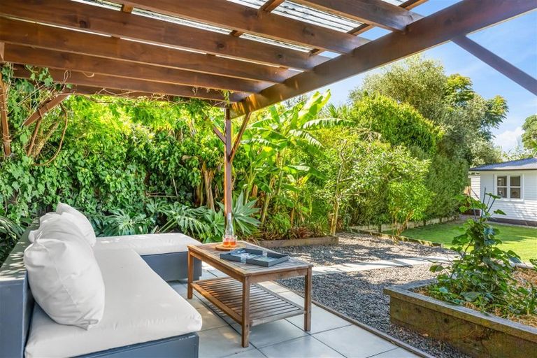 Photo of property in 9 Paewai Road, Glen Eden, Auckland, 0602