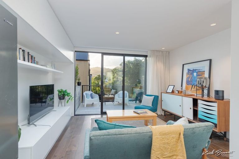 Photo of property in 4 Jean Caldwell Way, Island Bay, Wellington, 6023