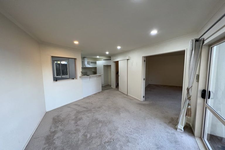 Photo of property in 2/50 Bond Crescent, Forrest Hill, Auckland, 0620