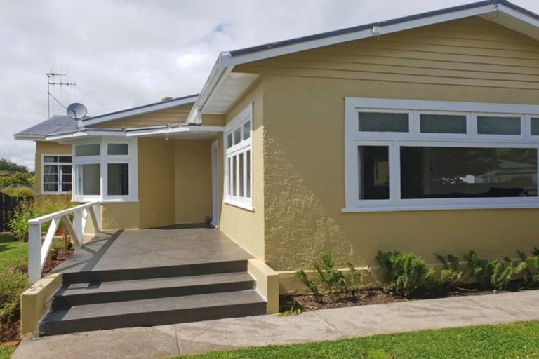 Photo of property in 54 Burns Street, Dannevirke, 4930
