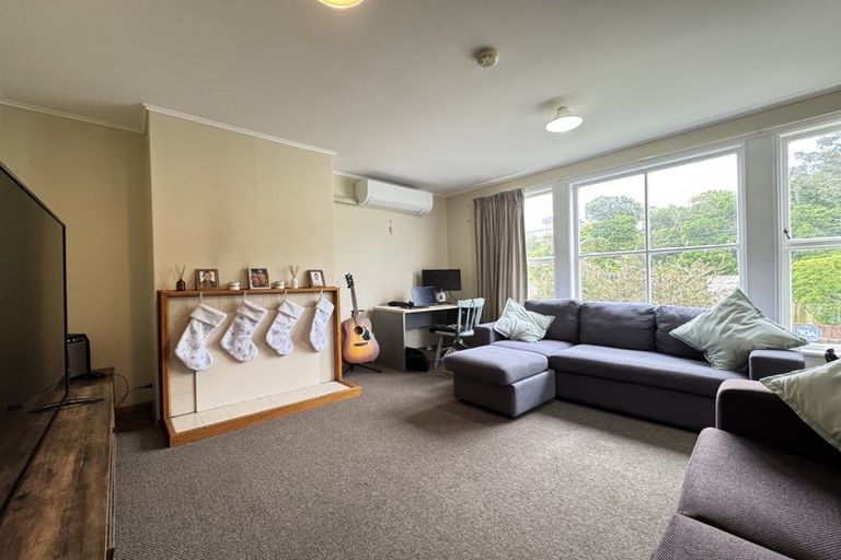 Photo of property in 8 Takatimu Way, Johnsonville, Wellington, 6037
