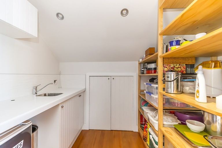 Photo of property in 202 The Esplanade, Island Bay, Wellington, 6023