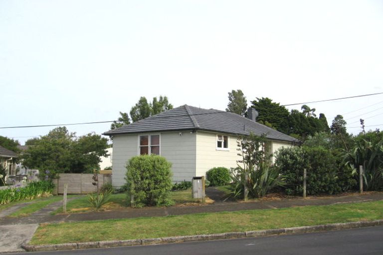 Photo of property in 3 Clairville Crescent, Wai O Taiki Bay, Auckland, 1072