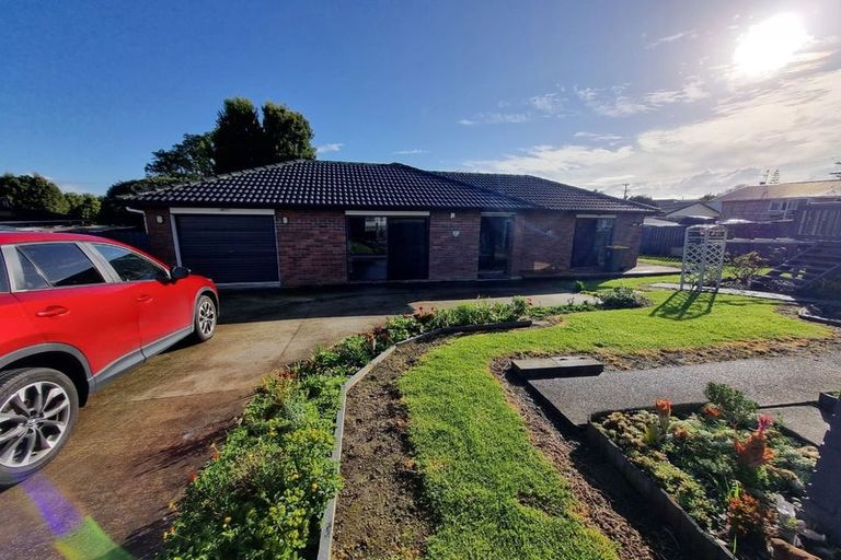 Photo of property in 52 Hobart Crescent, Wattle Downs, Auckland, 2103