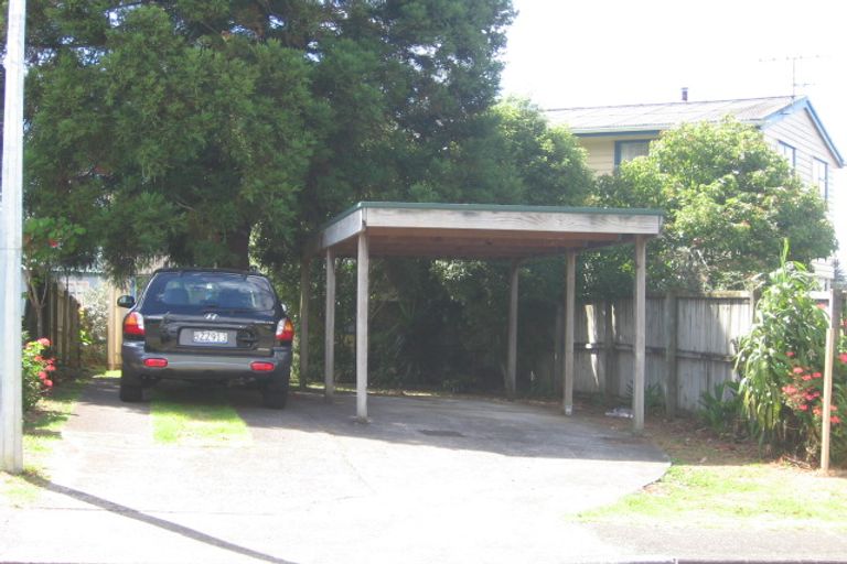 Photo of property in 2/47 Greenslade Crescent, Northcote, Auckland, 0627