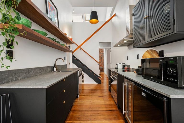 Photo of property in Courtenay Mews Apartments, 6/14 Alpha Street, Te Aro, Wellington, 6011