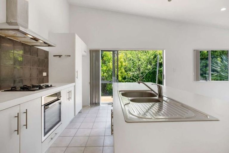 Photo of property in 23 Carento Way, Stanmore Bay, Whangaparaoa, 0932