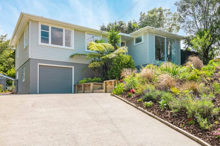 Photo of property in 8 Tui Terrace, Tawa, Wellington, 5028