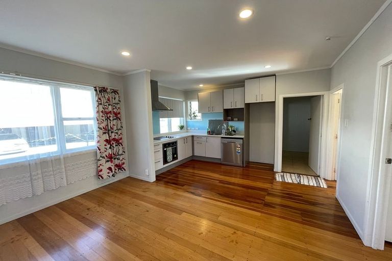 Photo of property in 1/27 Pakuranga Road, Pakuranga, Auckland, 2010