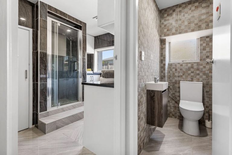 Photo of property in 1/100 Titirangi Road, New Lynn, Auckland, 0600