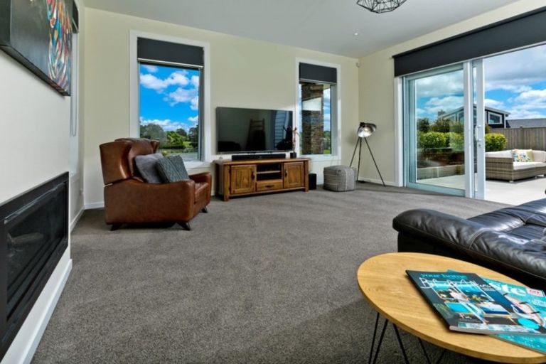 Photo of property in 8 Oak Valley Road, Dairy Flat, Albany, 0792