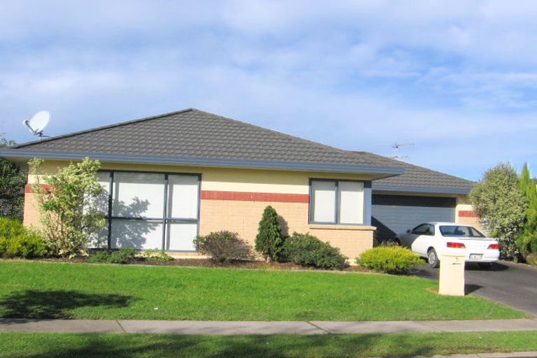 Photo of property in 5 Mellefont Close, East Tamaki Heights, Auckland, 2016