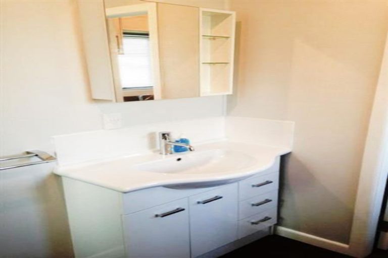 Photo of property in 1a/24 Vine Street, Mangere East, Auckland, 2024