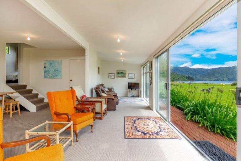 Photo of property in 2323 Queen Charlotte Drive, Ngakuta Bay, Picton, 7281