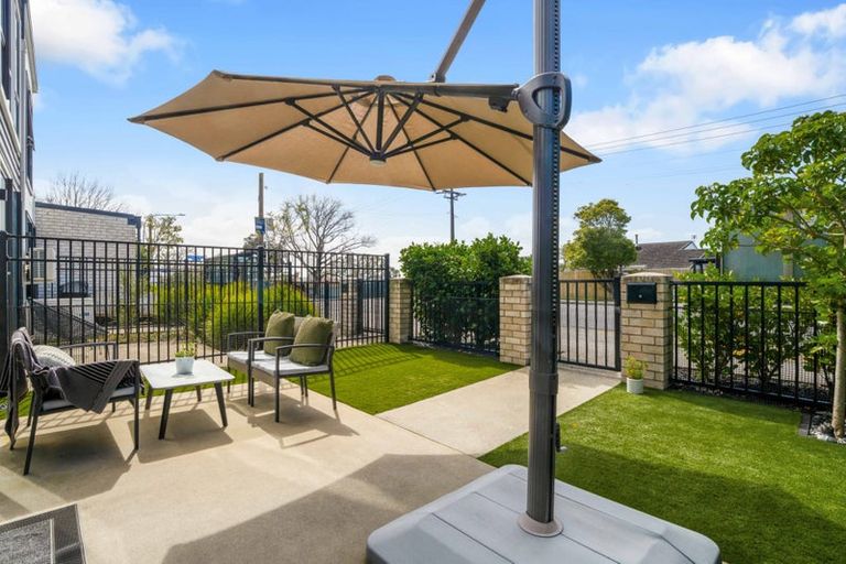 Photo of property in 8 Patariki Way, Beach Haven, Auckland, 0626