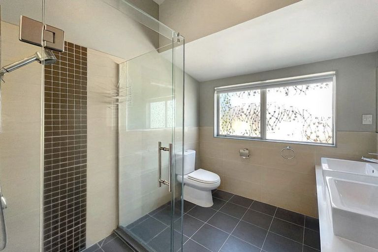 Photo of property in 8 Mana Lane, Pinehill, Auckland, 0632