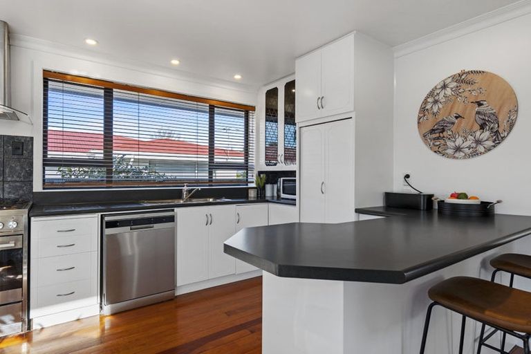 Photo of property in 320 Main North Road, Redwood, Christchurch, 8051