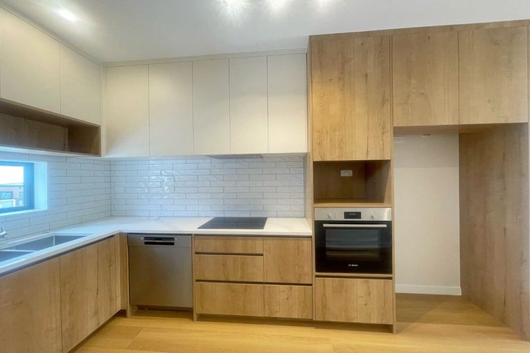 Photo of property in 23 Kuaha Road, Massey, Auckland, 0614