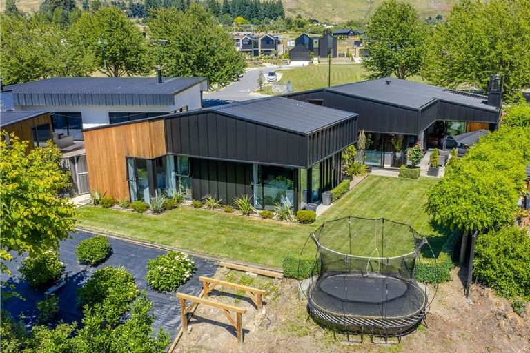 Photo of property in 3 Old Station Avenue, Wanaka, 9305