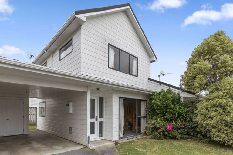 Photo of property in 2/22 Mason Street, Moera, Lower Hutt, 5010