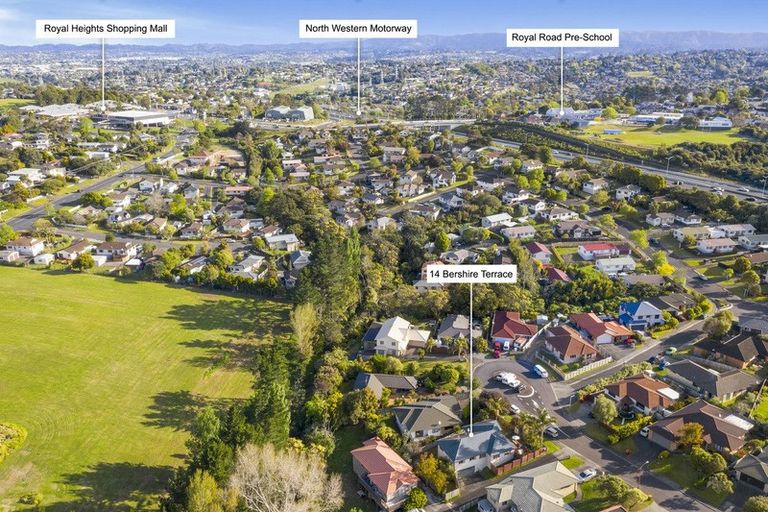 Photo of property in 14 Berkshire Terrace, Massey, Auckland, 0614