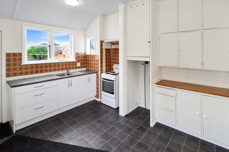 Photo of property in 17 Hall Crescent, Epuni, Lower Hutt, 5011