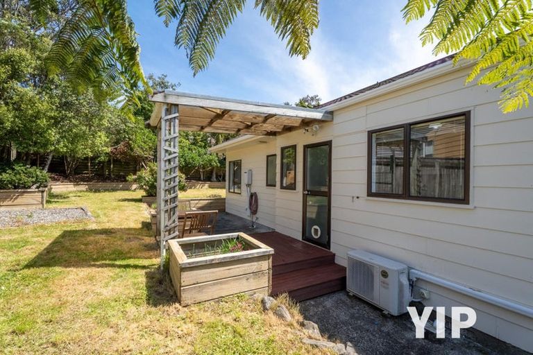 Photo of property in 30 Guadeloupe Crescent, Grenada Village, Wellington, 6037