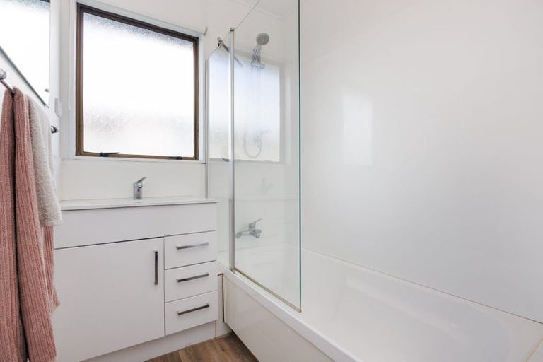 Photo of property in 19a Colonial Place, Kelvin Grove, Palmerston North, 4414