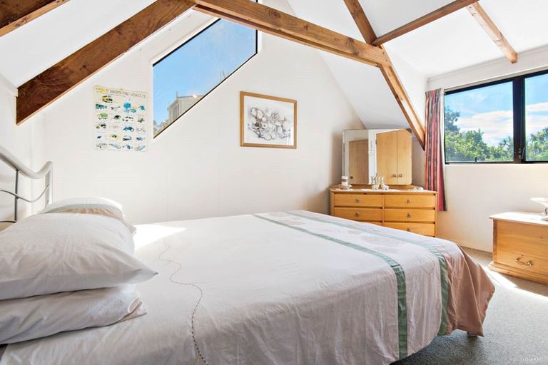 Photo of property in 1/8a West Lynn Road, Titirangi, Auckland, 0604