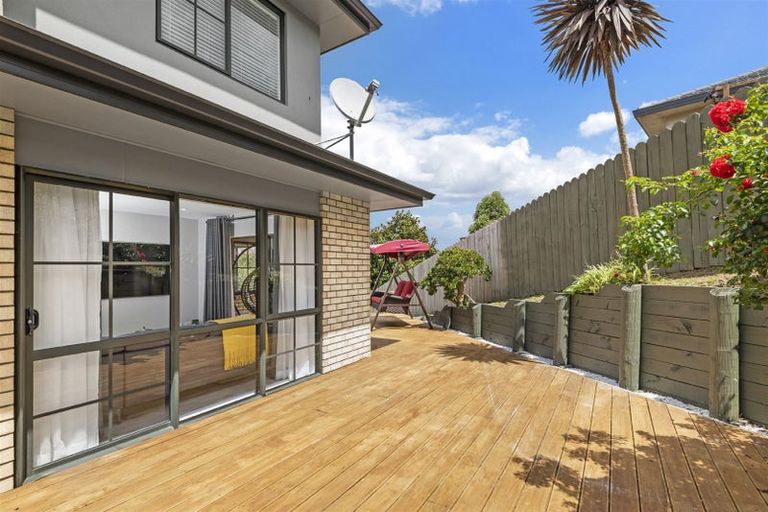Photo of property in 6 Fairchild Avenue, Goodwood Heights, Auckland, 2105