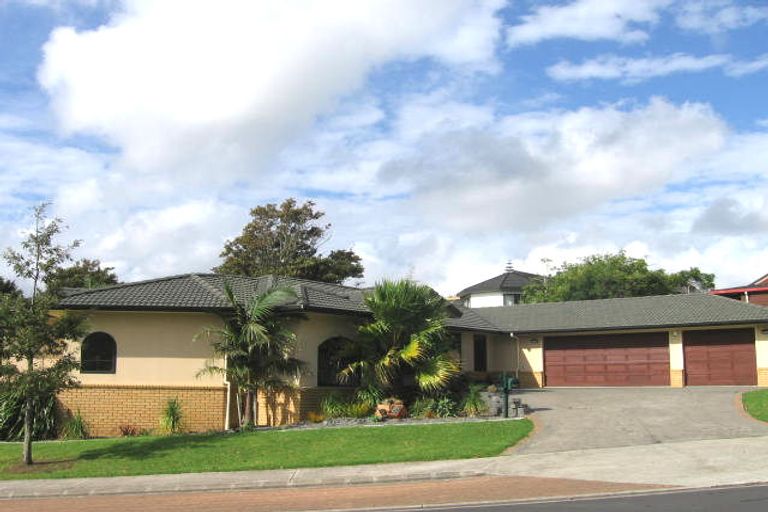 Photo of property in 1 Semillon Avenue, Henderson, Auckland, 0612