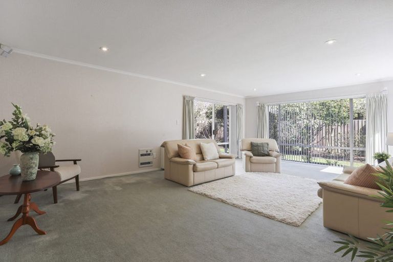 Photo of property in 4 Wardour Mews, Avonhead, Christchurch, 8042