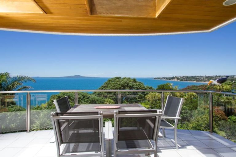 Photo of property in 2/19 Churchill Road, Murrays Bay, Auckland, 0630