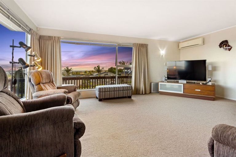 Photo of property in 176 Royal Road, Massey, Auckland, 0614