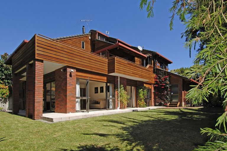 Photo of property in 2/60 Aberdeen Road, Campbells Bay, Auckland, 0620